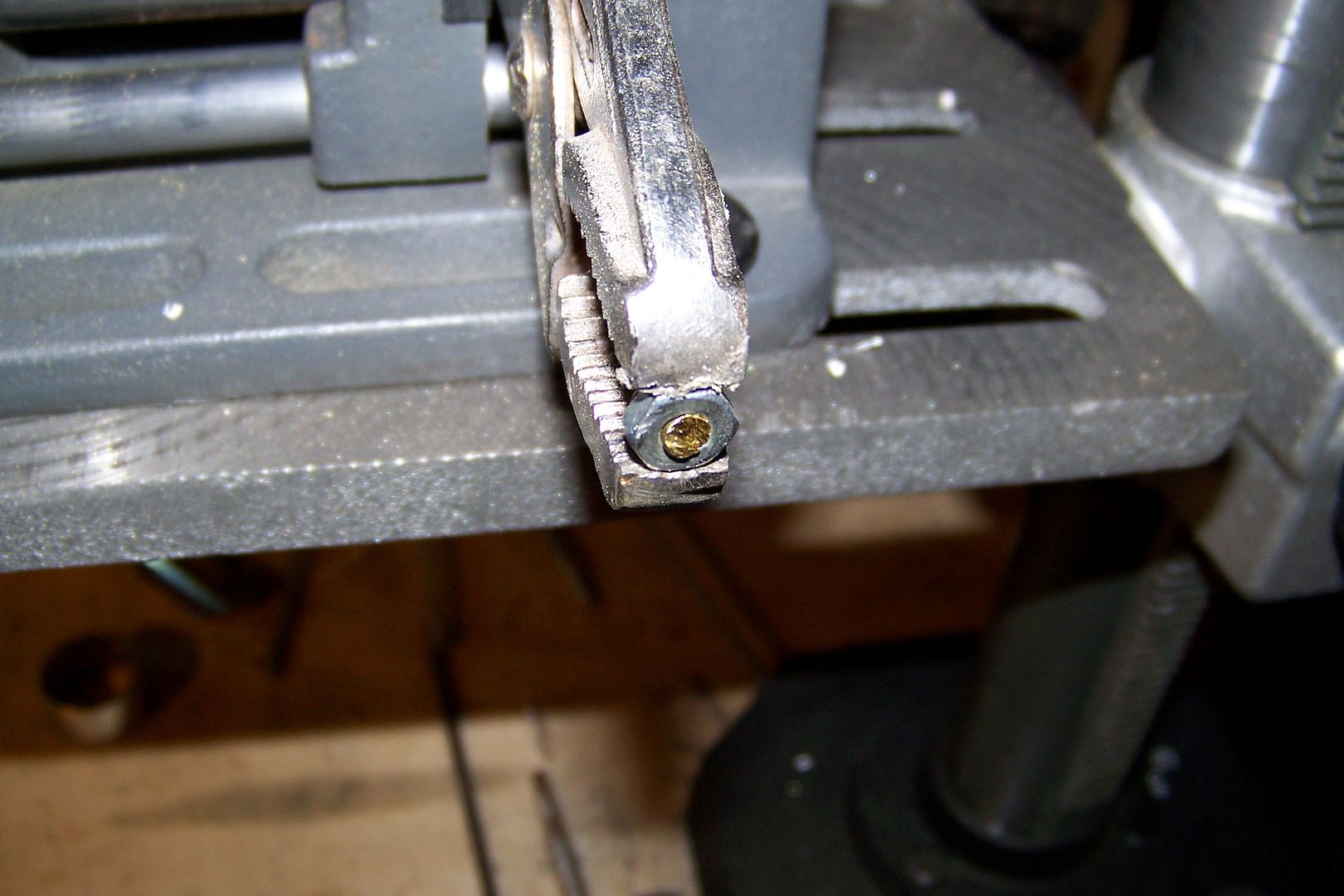 How to cut off a screw using a Rotary Tool